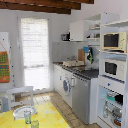 Meschers-sur-gironde, 2 Pieces, 4 Personnes - Fr-1-305c-30 Meschers-sur-Gironde